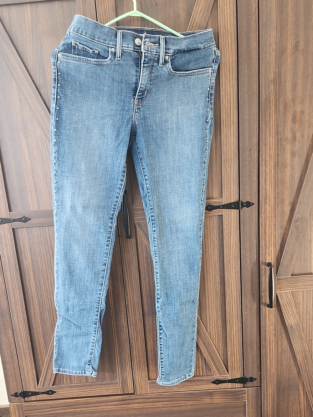 Levi's Women's Light Blue Skinny Jeans with Side Studs